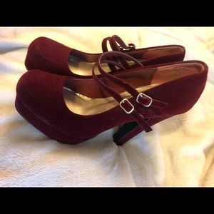 Velvet maroon/red heels!